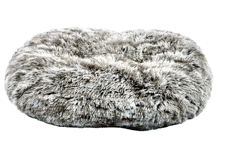 OVAL FURRY CUSHION BICOLOUR BLACK 73 x 58 وسادة بيضاوية من الفرو   